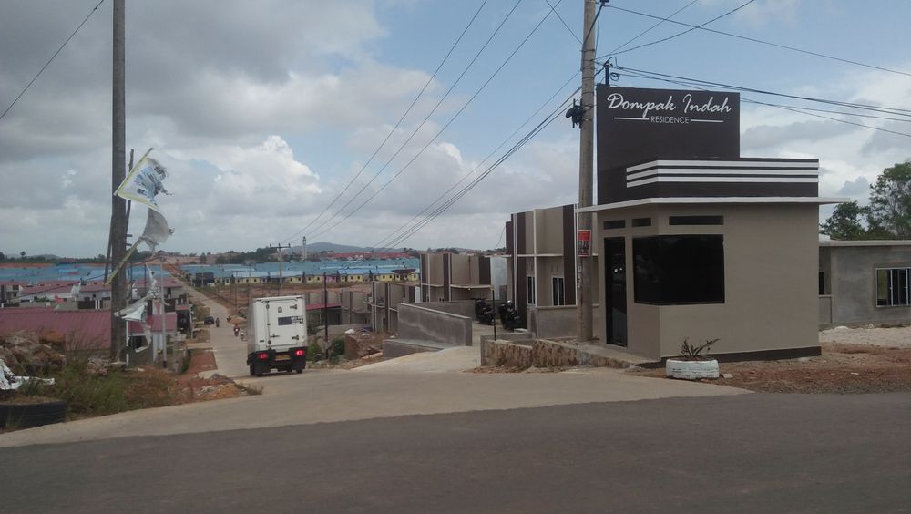 foto gerbang perumahan Dompak Indah Residence