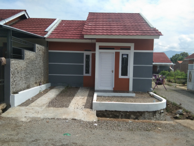 foto contoh rumah perumahan sukamukti regency