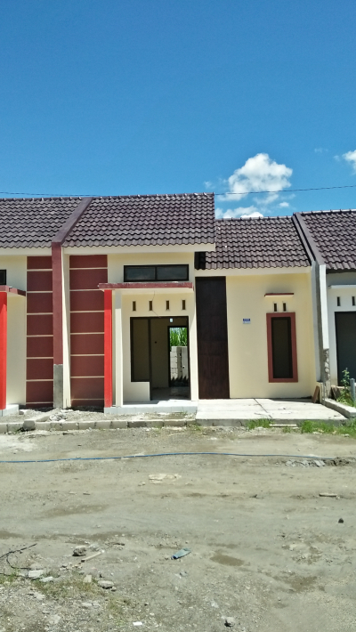 foto contoh rumah perumahan Griya Ngronggo Kota