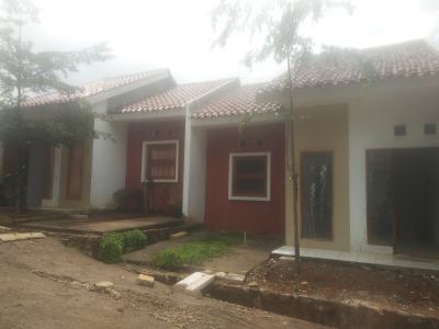 foto contoh rumah perumahan griya bulusulur