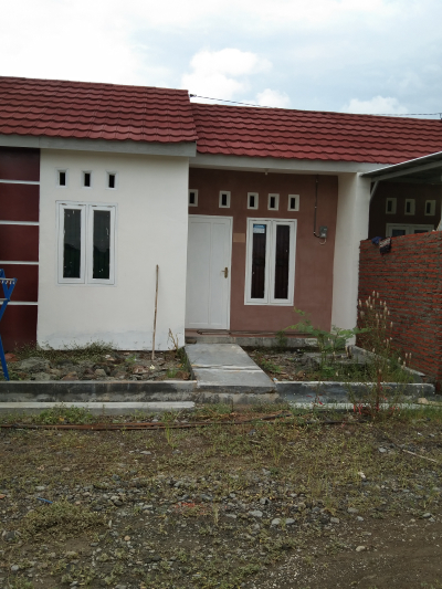 foto contoh rumah perumahan Griya Emerald Mejasem