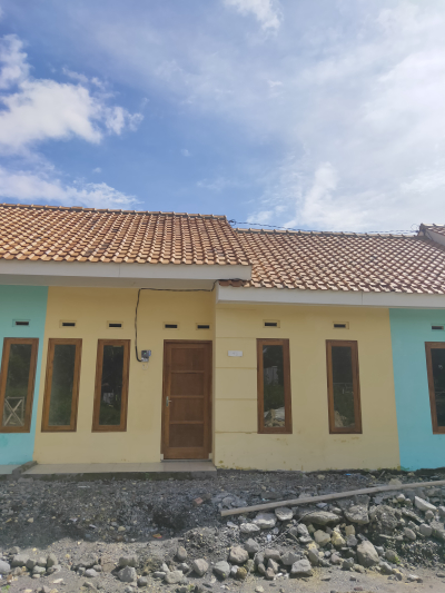 foto contoh rumah perumahan PERUMAHAN BANGUN GRAHA METES