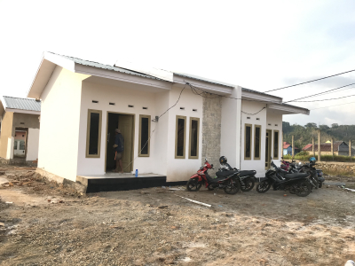 foto contoh rumah perumahan citra latambaga indah