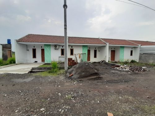 foto contoh rumah perumahan Citra Santika Mayang