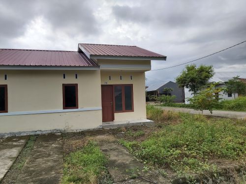 foto contoh rumah perumahan Perumnas Tompotika Permai