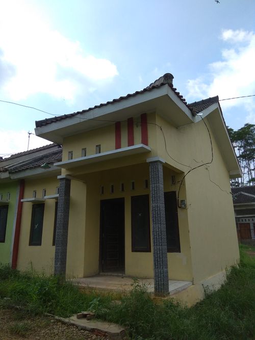 foto contoh rumah perumahan Graha Naya Pegaden