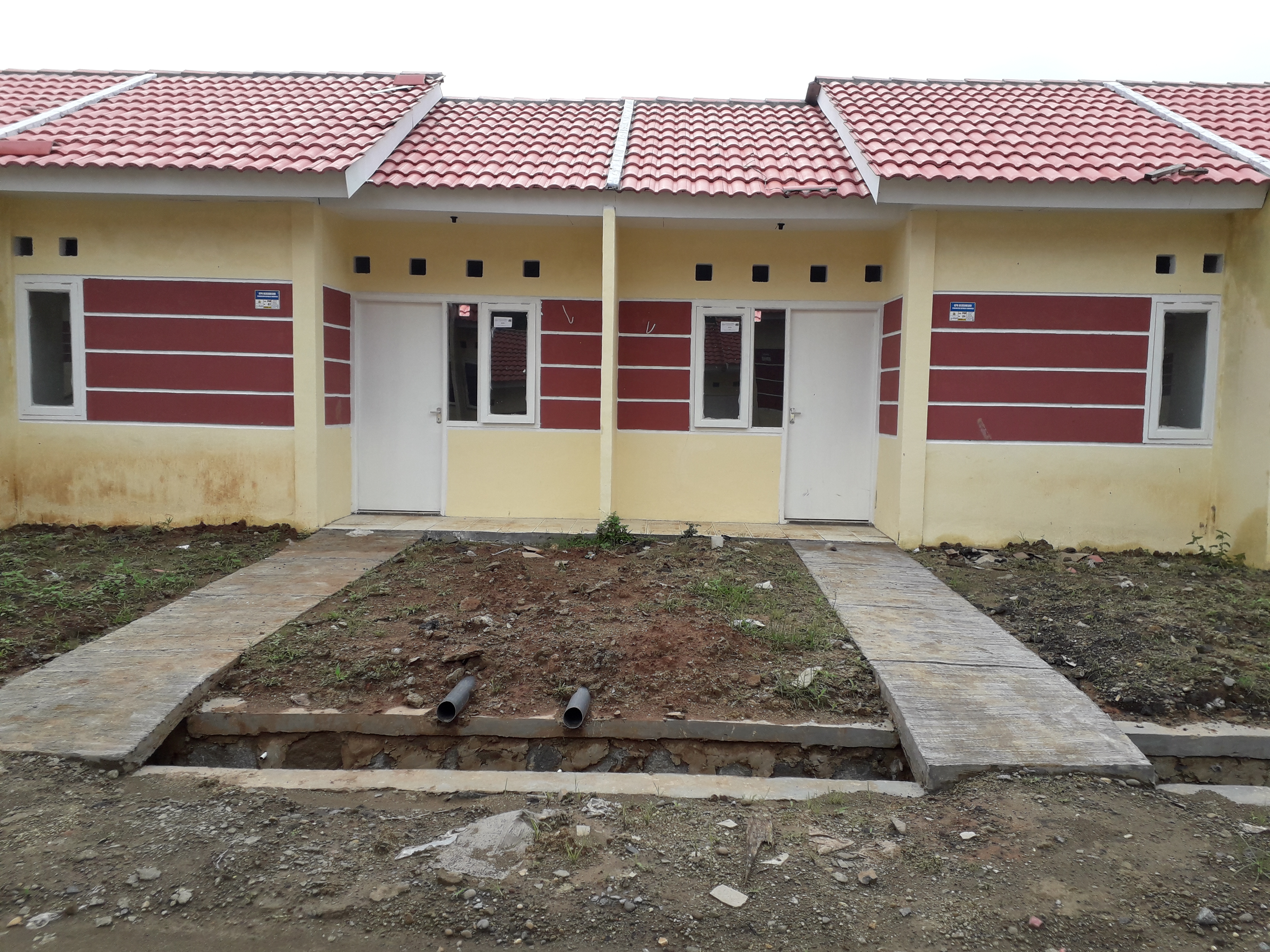 foto contoh rumah perumahan perumahan mega regency