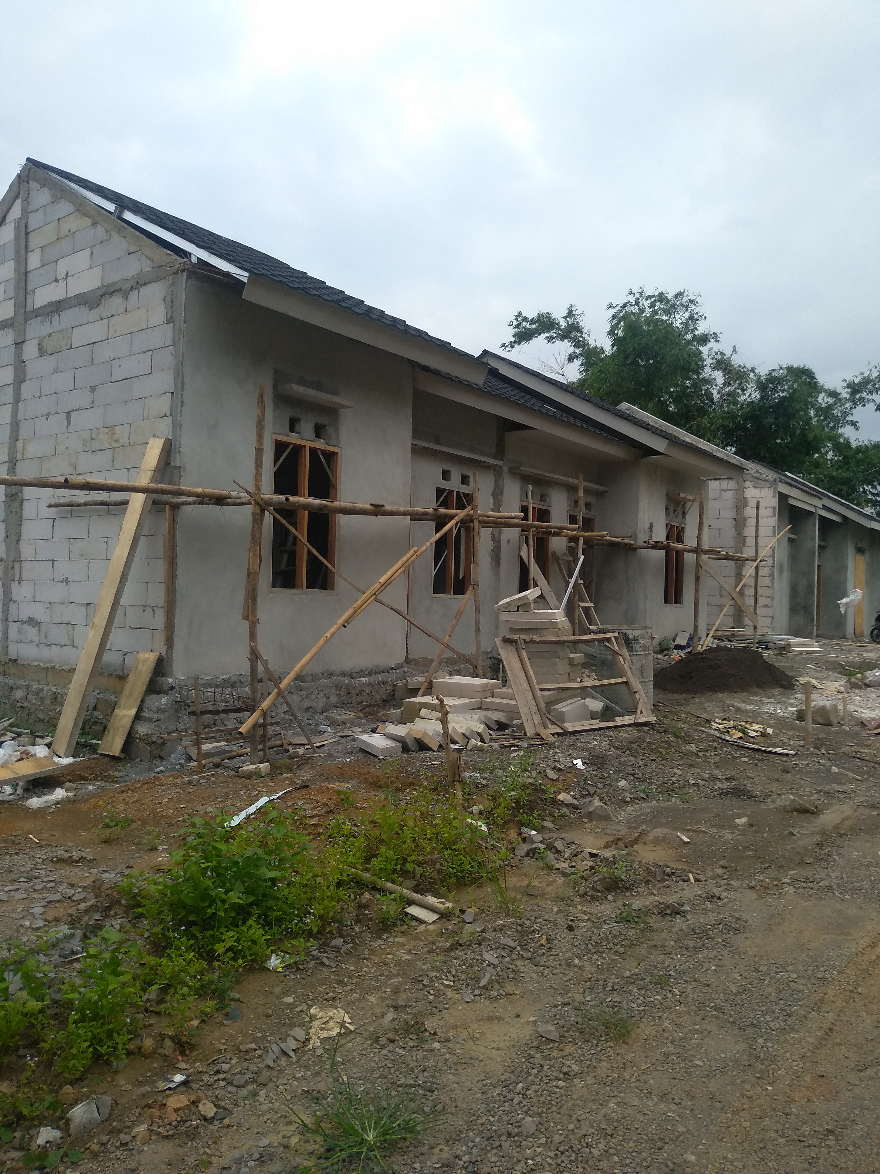 foto contoh rumah perumahan VIEW GARDEN DEREKAN