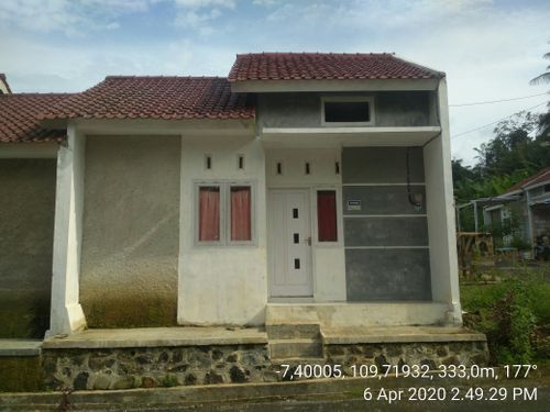 foto contoh rumah perumahan Hutama Village