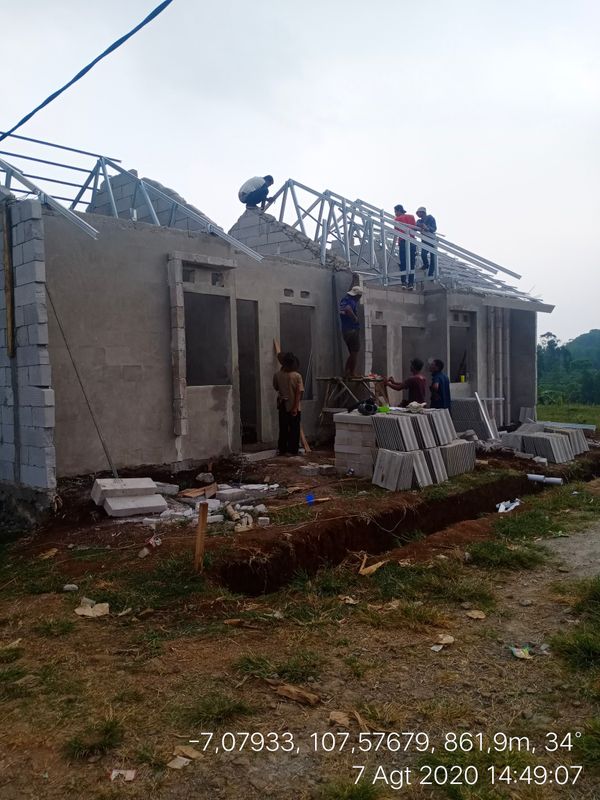 foto contoh rumah perumahan GRAHA ARTHALOKA