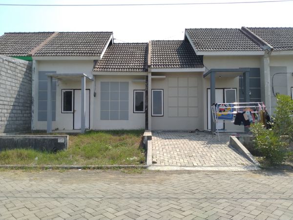 foto contoh rumah perumahan Royal City Residence