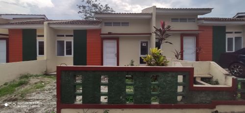 foto contoh rumah perumahan Kadu Pinang Village