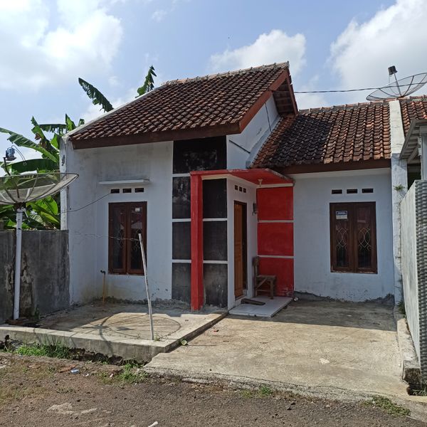 foto contoh rumah perumahan SAGA REGENCY