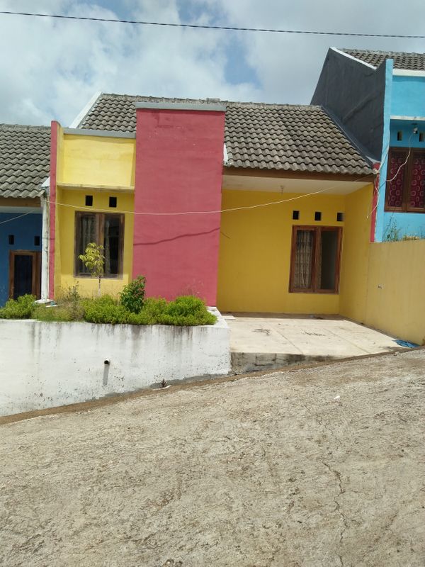 foto contoh rumah perumahan Bumi maya asri