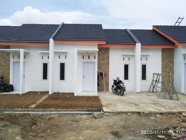 foto contoh rumah perumahan BMW GAYATRI III