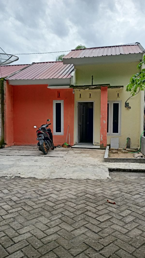 foto contoh rumah perumahan Griya Margomulyo Asri