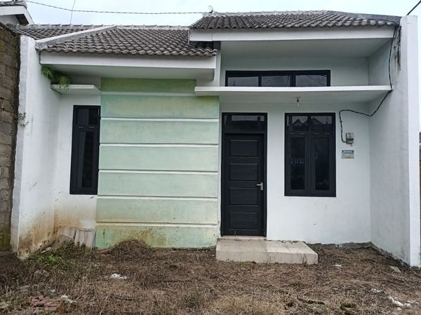 foto contoh rumah perumahan Puri Aliyan