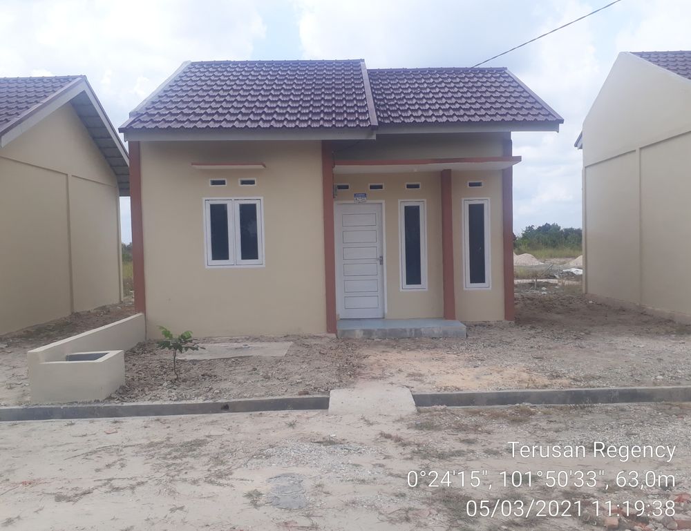 foto contoh rumah perumahan Terusan Regency