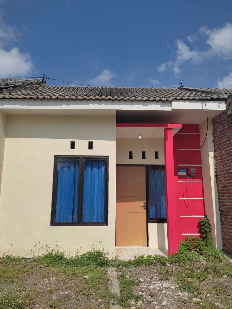 foto contoh rumah perumahan Mahkota Raya Rengganis