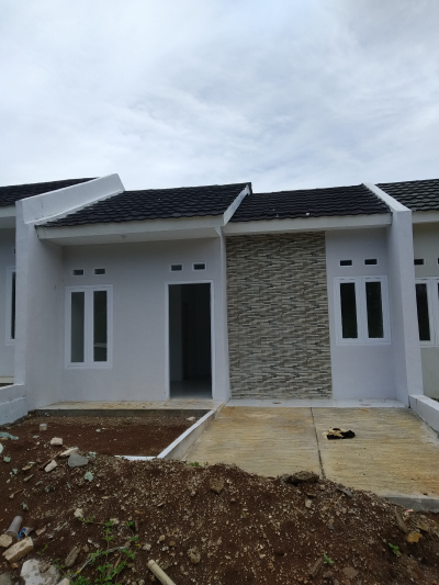 foto contoh rumah perumahan Lembursitu Residence