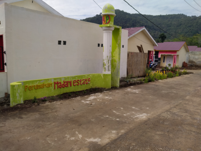 foto gerbang perumahan Madani Estate