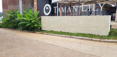 foto gerbang perumahan Taman Lily