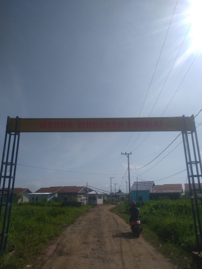 foto gerbang perumahan Wanda Mubarak Permai
