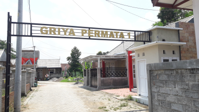 foto gerbang perumahan GRIYA PERMATA 1