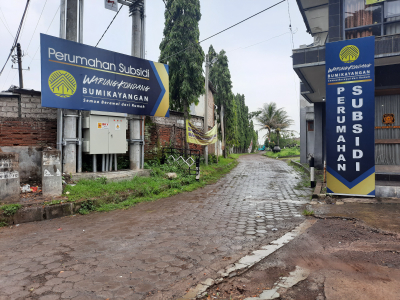 foto gerbang perumahan Bumi Kayangan