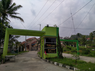 foto gerbang perumahan Puri Kulsum