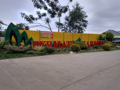 foto gerbang perumahan Permata Harmoni Karawang