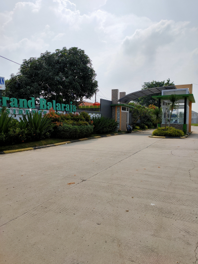 foto gerbang perumahan Grand Balaraja Residence