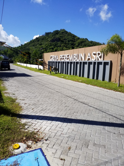 foto gerbang perumahan GRIYA PEREMBUN ASRI