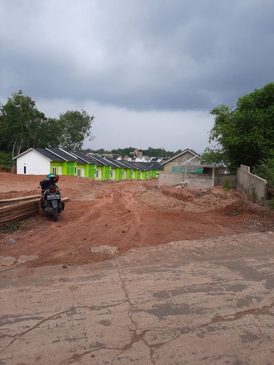 foto gerbang perumahan perumahan karya mandiri 6 tanjung barangan