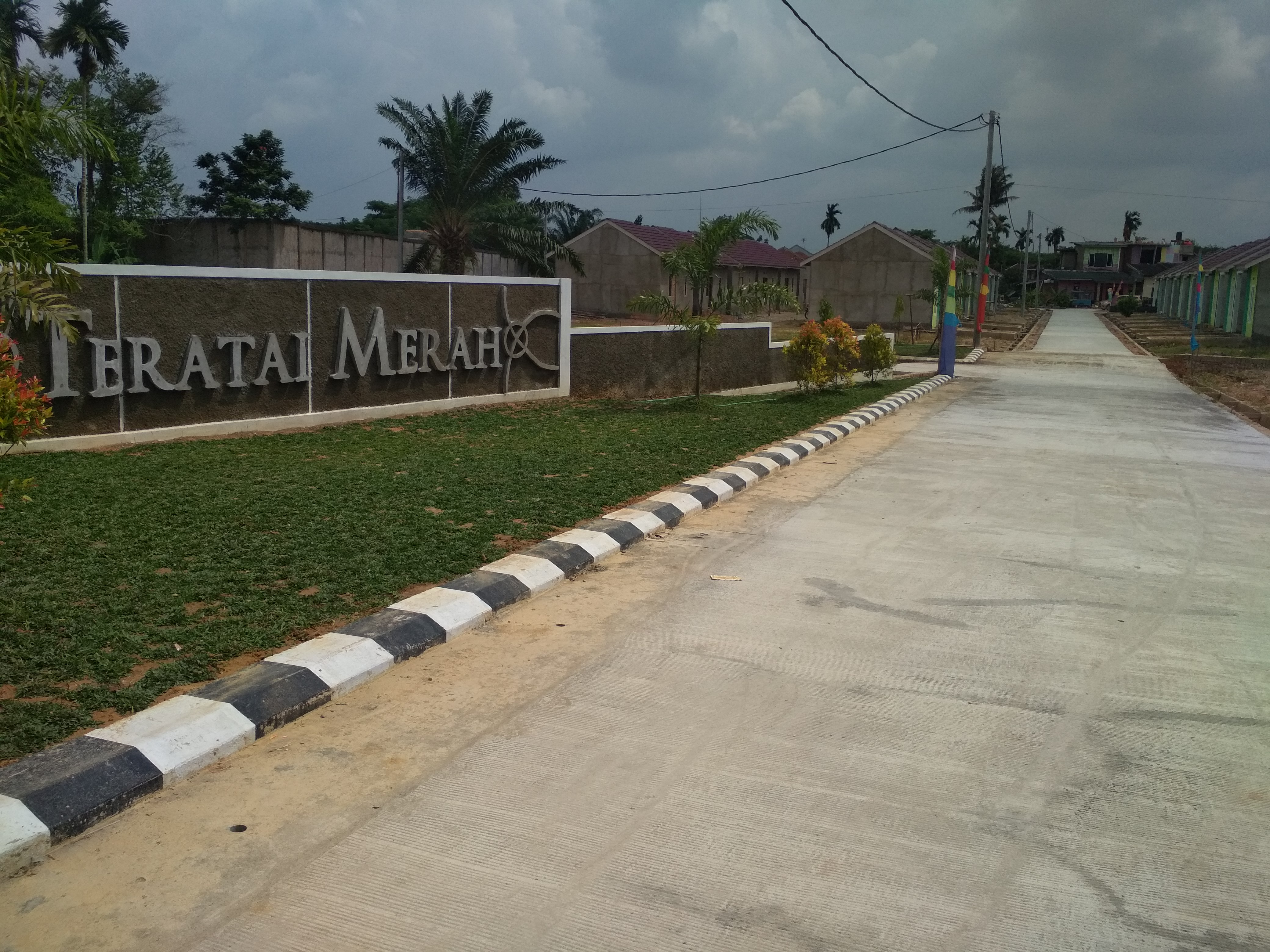 foto gerbang perumahan Teratai Merah