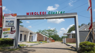 foto gerbang perumahan WIROLEGI CLUSTER