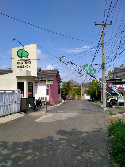foto gerbang perumahan GUNTENG REGENCY