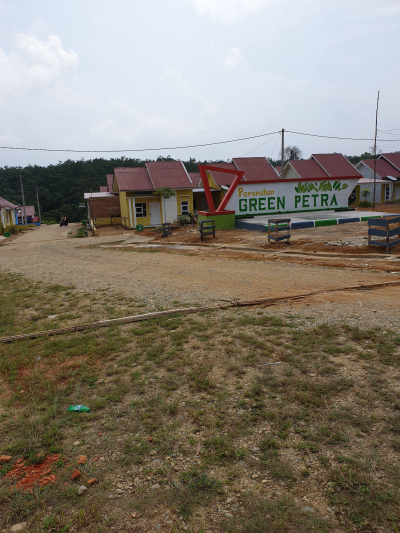 foto gerbang perumahan GREEN PETRA