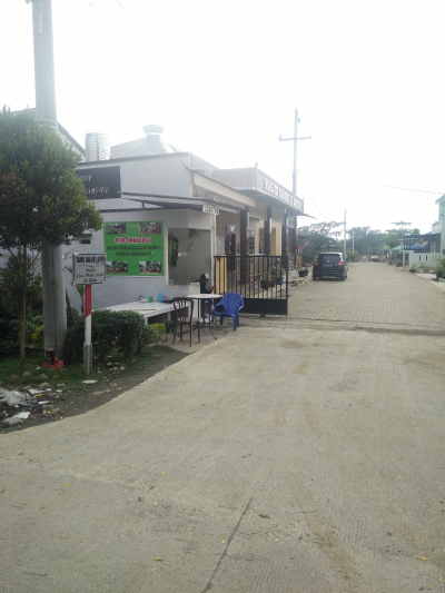 foto gerbang perumahan PESONA KHAYANGAN 3