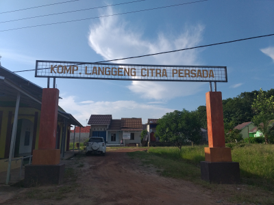 foto gerbang perumahan langgeng citra persada