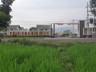 foto gerbang perumahan Kharisma Regency