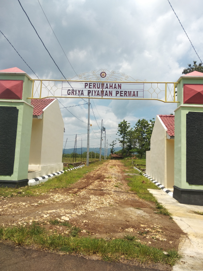 foto gerbang perumahan Griya Piyaman Permai