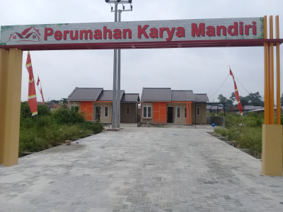 foto gerbang perumahan Karya Mandiri