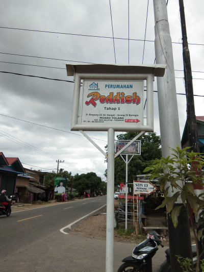 foto gerbang perumahan Reddish Tahap I