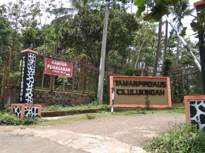 foto gerbang perumahan Taman Firdaus Ciluluk Indah