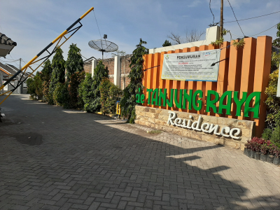 foto gerbang perumahan De Tanjung Raya Residence