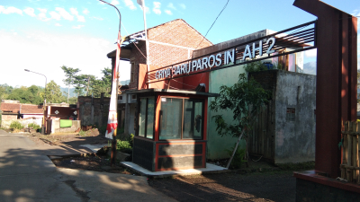 foto gerbang perumahan Perumahan Griya Baru Paros Indah