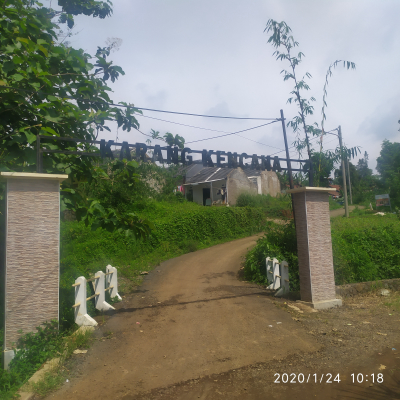 foto gerbang perumahan Karang Kencana