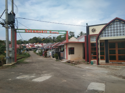 foto gerbang perumahan sukamukti regency