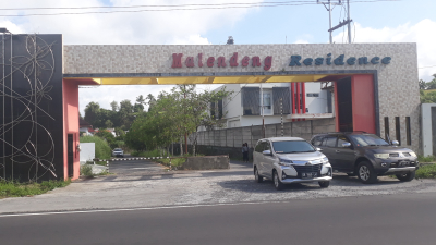 foto gerbang perumahan Malendeng Residence
